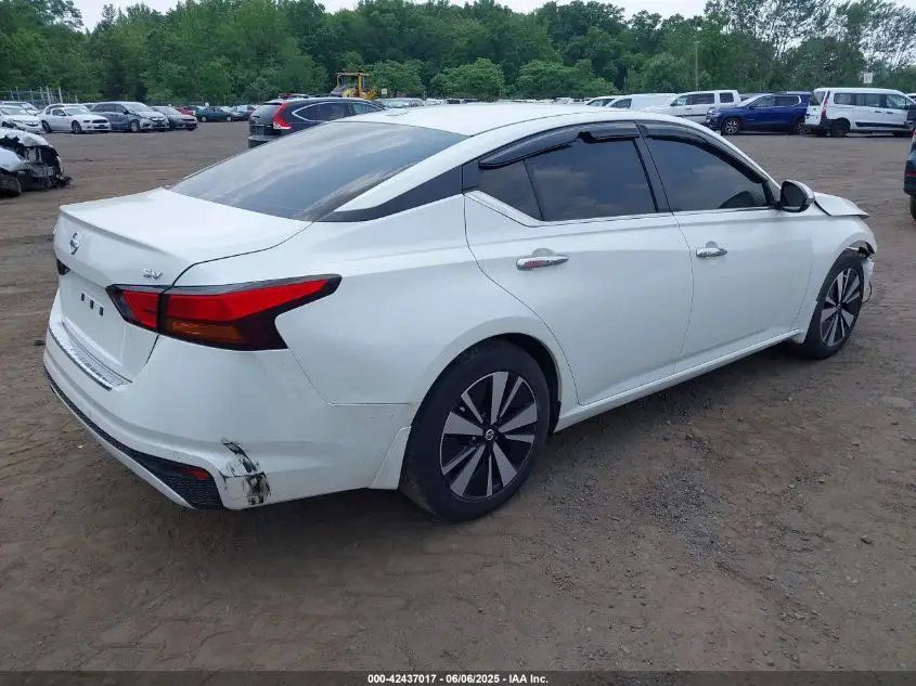 NISSAN ALTIMA 2022 WHITE Photo 13