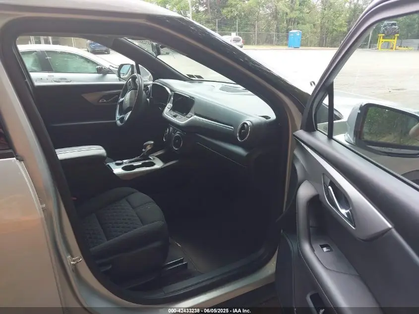 CHEVROLET BLAZER 2021 SILVER Photo 17