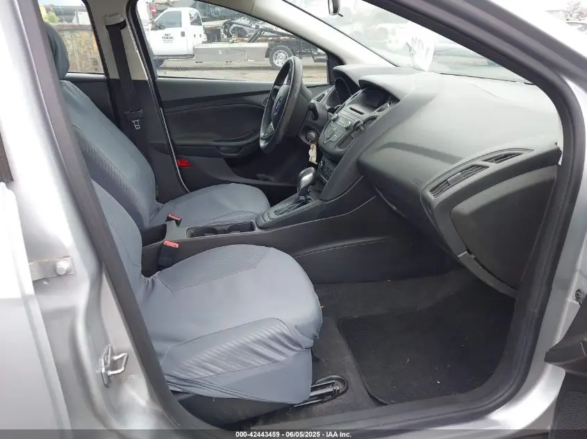 FORD FOCUS 2016 SILVER Photo 1