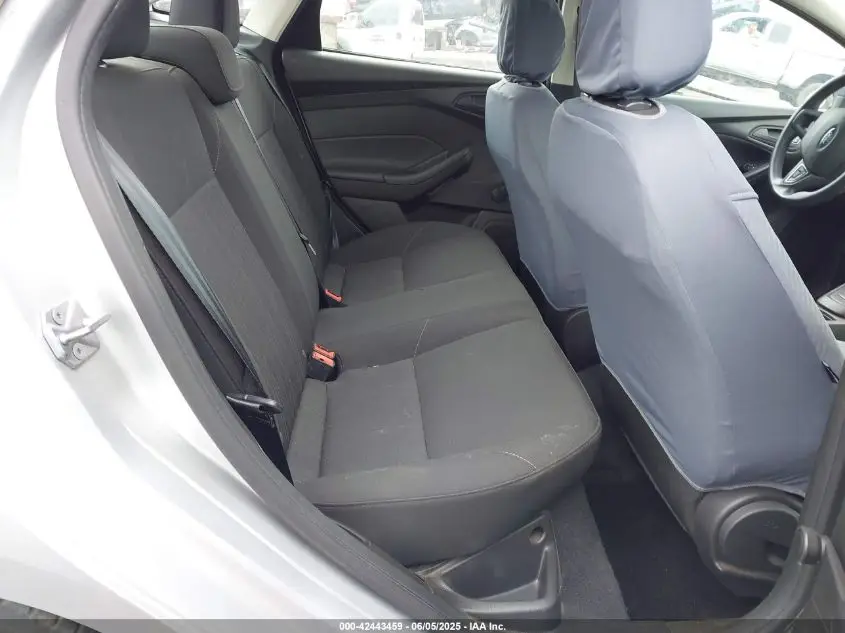 FORD FOCUS 2016 SILVER Photo 3