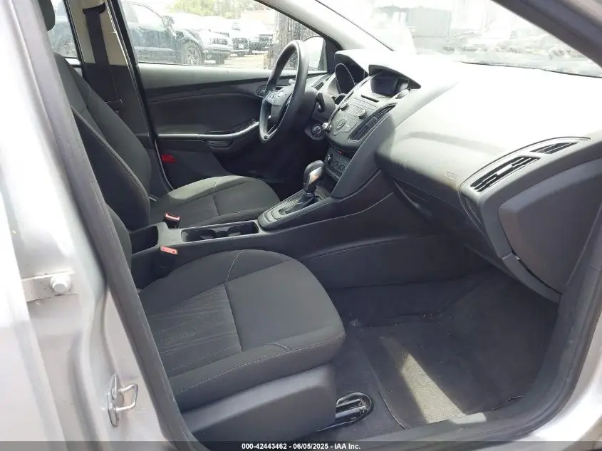 FORD FOCUS 2016 SILVER Photo 1