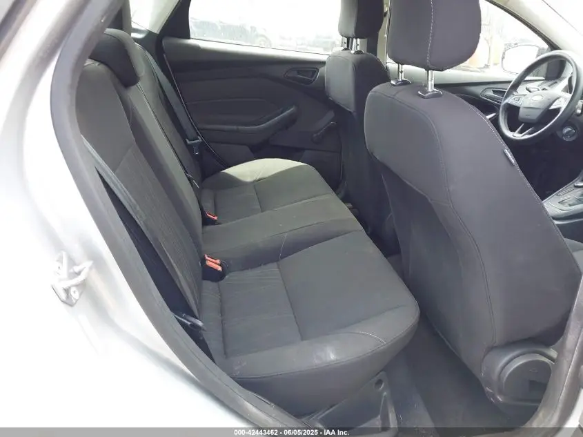 FORD FOCUS 2016 SILVER Photo 3