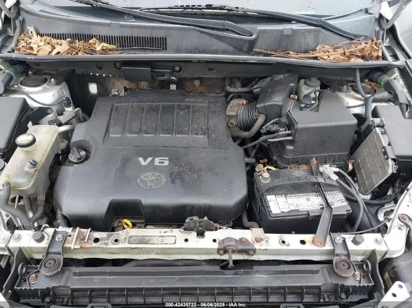 TOYOTA RAV4 2010 SILVER Photo 2