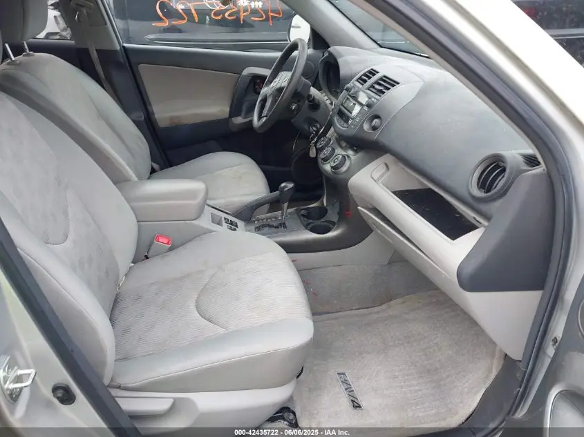 TOYOTA RAV4 2010 SILVER Photo 14