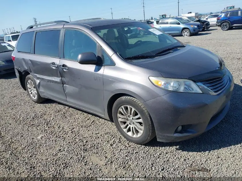TOYOTA SIENNA 2016. Lot# 42444516. VIN 5TDYK3DC8GS701587. Photo 1