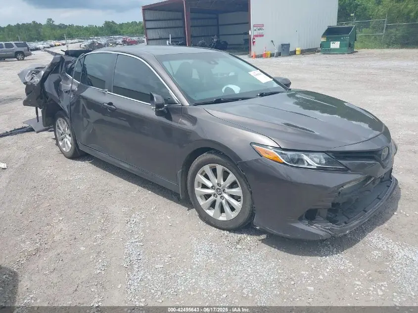 TOYOTA CAMRY 2018. Lot# 42495643. VIN 4T1B11HK6JU537947. Photo 1