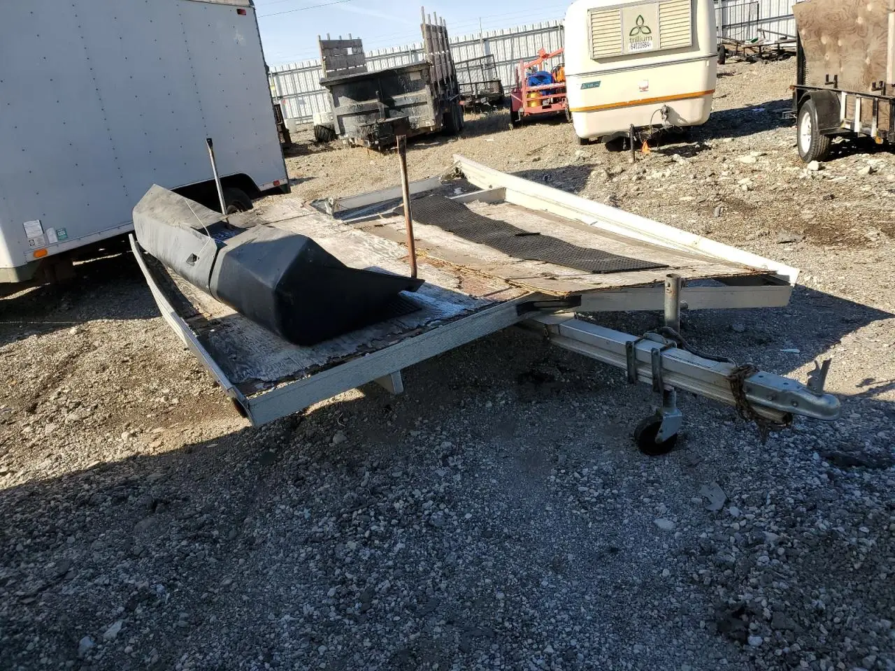 FLOE MFG UNKNOWN 1995. Lot# 44558135. VIN 4L4T11017SM005831. Photo 1