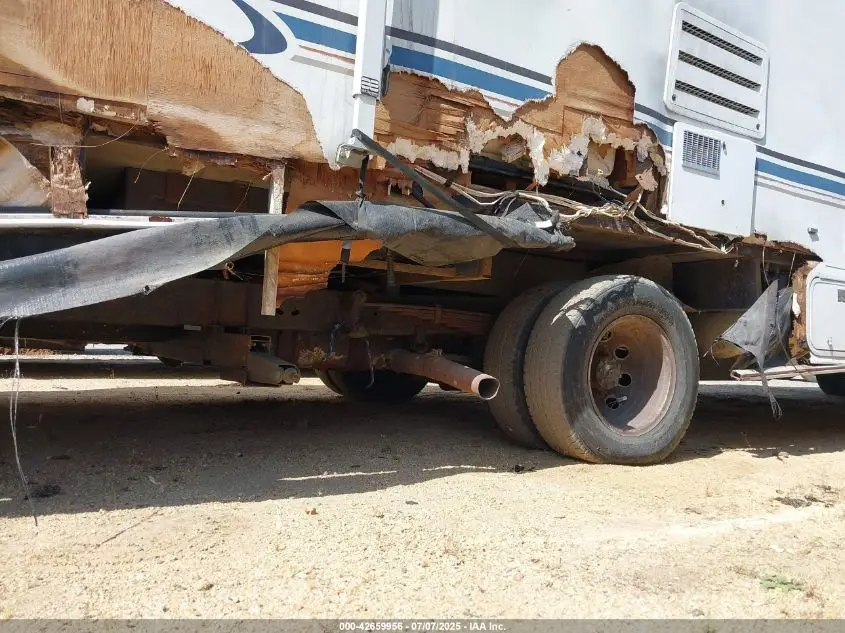 OTHER OTHER 2002 WHITE Photo 4