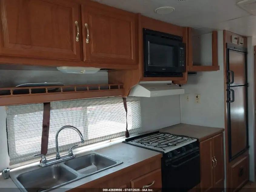 OTHER OTHER 2002 WHITE Photo 5