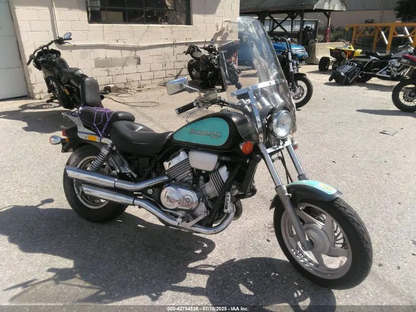 HONDA VF750 1995. Lot# 42754535. VIN JH2RC4339SM000450. Photo 1