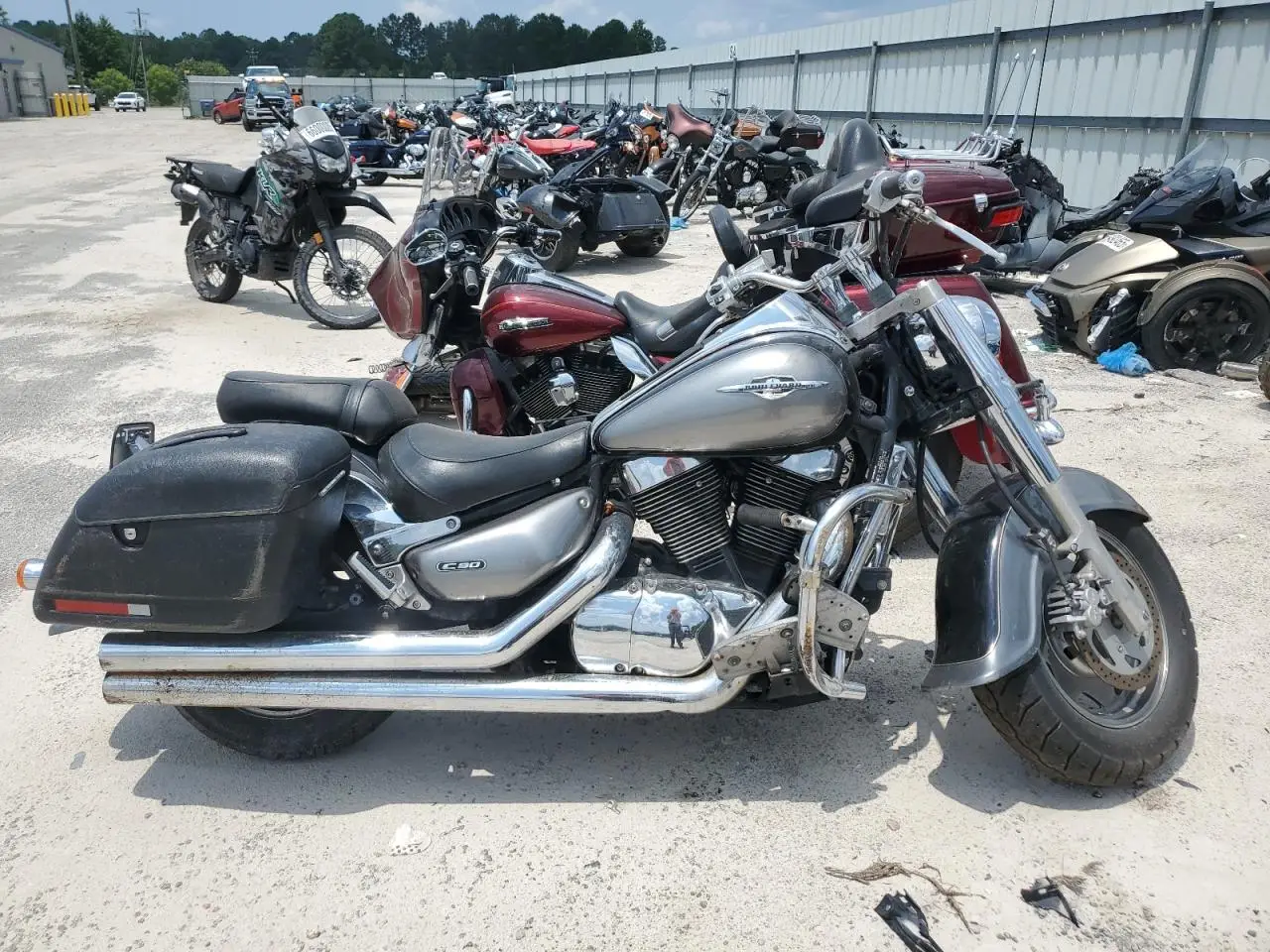 SUZUKI BOULEVARD 2005. Lot# 64261195. VIN JS1VY52A052101627. Photo 1