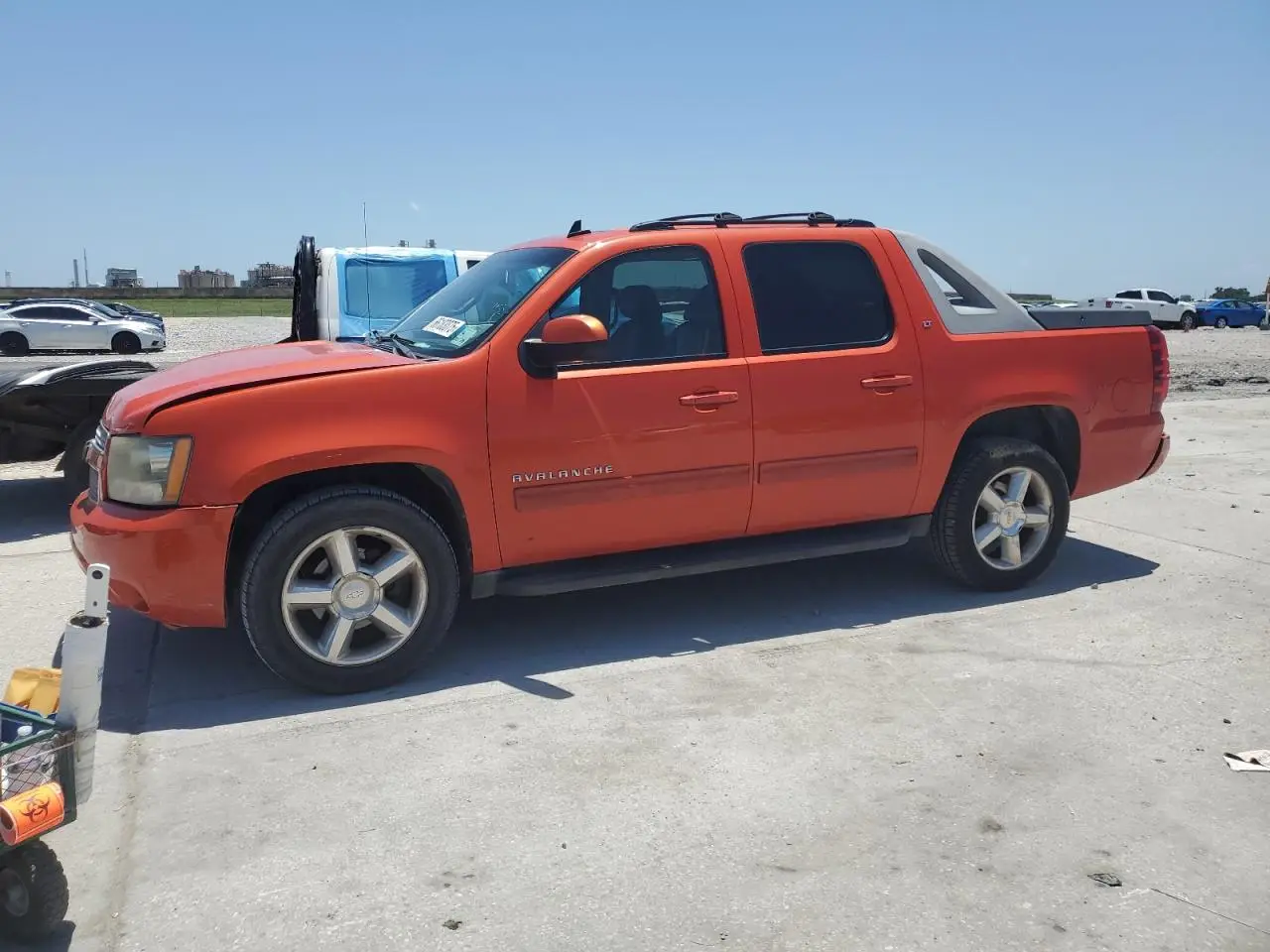 CHEVROLET AVALANCHE 2011. Lot# 66183075. VIN 3GNTKFE37BG194657. Photo 1