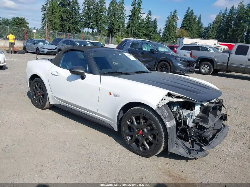 FIAT 124 SPIDER 2017. Lot# 42888562. VIN JC1NFAEK8H0115605. Photo 1